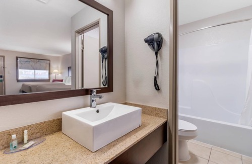 Wetmore Hotel | Quality Inn & Suites I-10 near Fiesta Texas