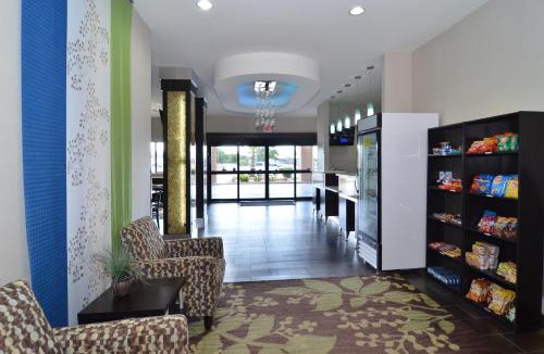 Kenedy Hotel | Quality Inn & Suites Kenedy - Karnes City