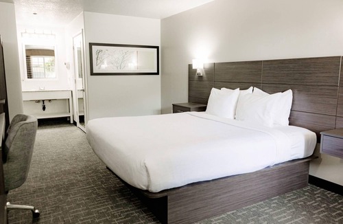Lathrop Hotel | Quality Inn & Suites Lathrop - South Stockton