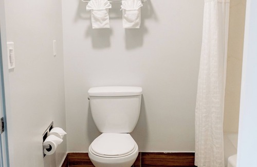 Lathrop Hotel | Quality Inn & Suites Lathrop - South Stockton