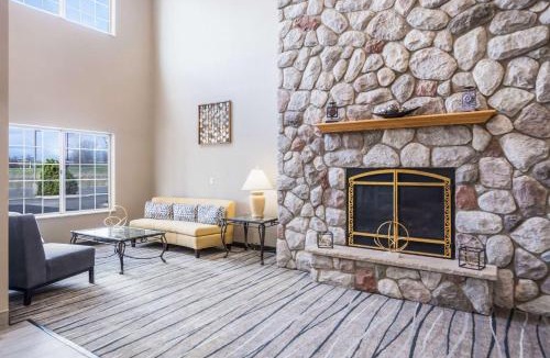 Lodi Hotel | Quality Inn & Suites Lodi I-90