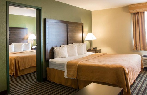 Loves Park Hotel | Quality Inn & Suites Loves Park near Rockford