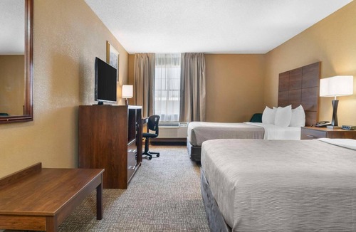 Manistique Hotel | Quality Inn & Suites Manistique