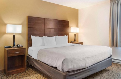 Manistique Hotel | Quality Inn & Suites Manistique