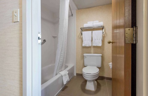 Mansfield Hotel | Quality Inn & Suites Mansfield