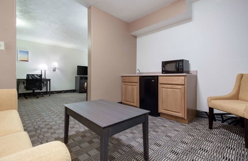 McCook Hotel | Quality Inn & Suites McCook