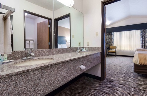 McCook Hotel | Quality Inn & Suites McCook