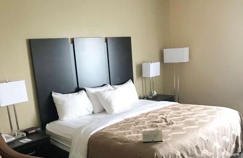 Mendota Hotel | Quality Inn & Suites Mendota near I-39
