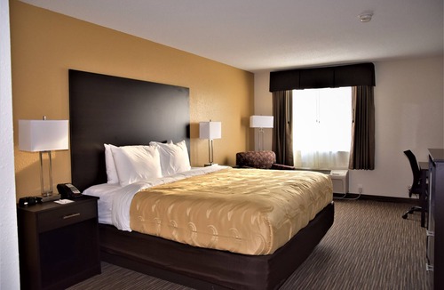 Metropolis Hotel | Quality Inn & Suites Metropolis I-24