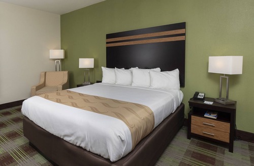 Mount Vernon Hotel | Quality Inn & Suites Mount Vernon