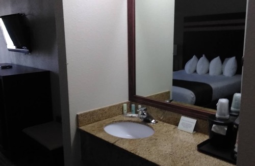 Mount Vernon Hotel | Quality Inn & Suites Mount Vernon