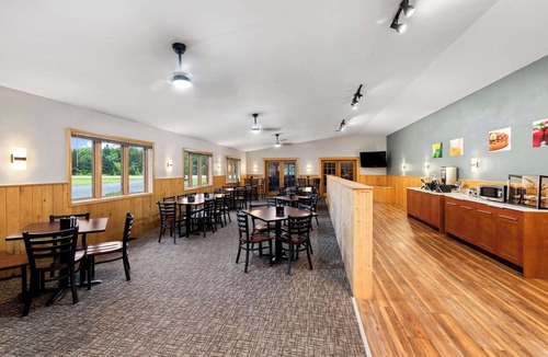 Munising Hotel | Quality Inn & Suites Munising