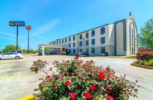 Gonzales Hotel | Quality Inn & Suites Near Tanger Outlet Mall