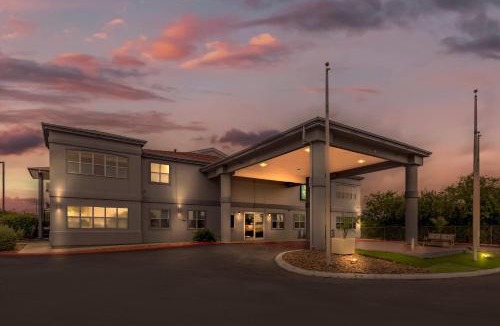 Wetmore Hotel | Quality Inn & Suites near six flags and medical center