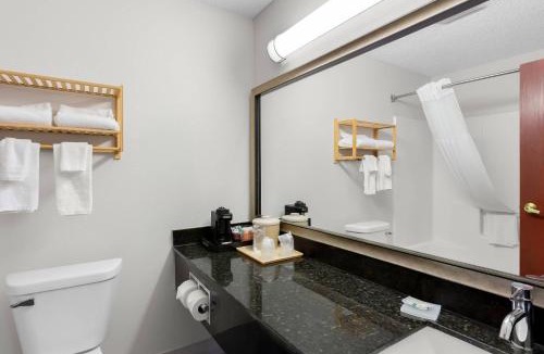 Niles Hotel | Quality Inn & Suites Niles