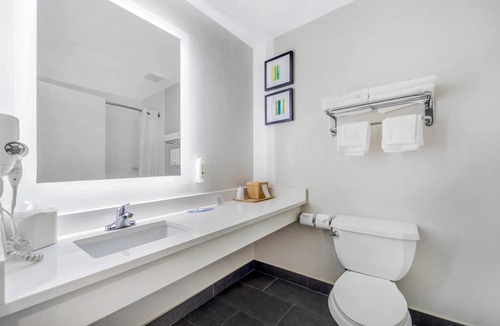 Morrisville Hotel | Quality Inn & Suites NJ State Capital Area