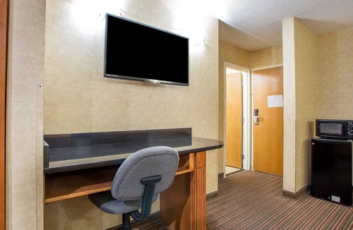 Crosswoods Hotel | Quality Inn & Suites North/Polaris