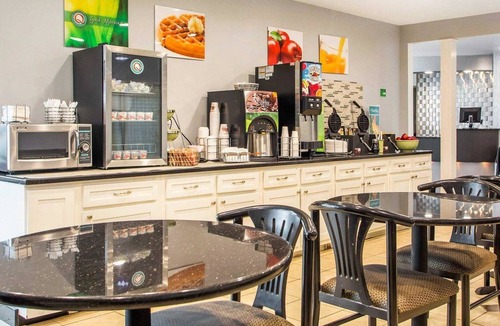 Crosswoods Hotel | Quality Inn & Suites North/Polaris