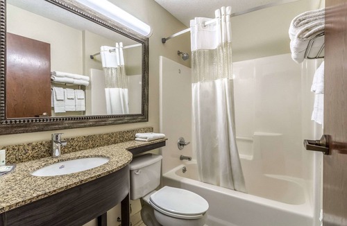 North Lima Hotel | Quality Inn & Suites North Lima - Boardman
