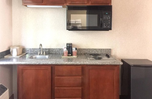 Mira Costa Hotel | Quality Inn & Suites Oceanside near Camp Pendleton