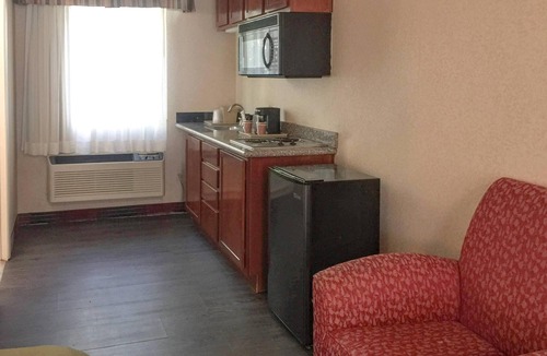 Mira Costa Hotel | Quality Inn & Suites Oceanside near Camp Pendleton
