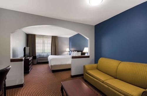 Oklahoma City Hotel | Quality Inn & Suites Oklahoma City North