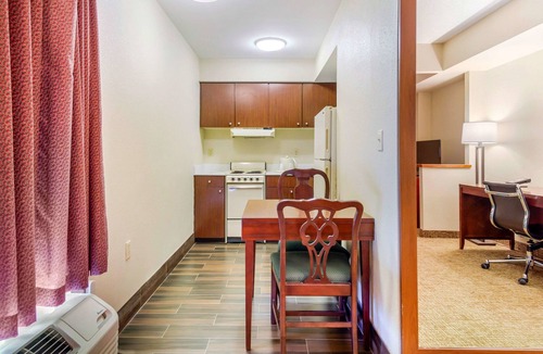 Portsmouth Hotel | Quality Inn & Suites Olde Town