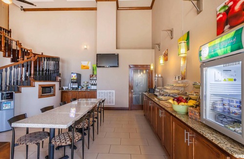 Owasso Hotel | Quality Inn & Suites Owasso US-169