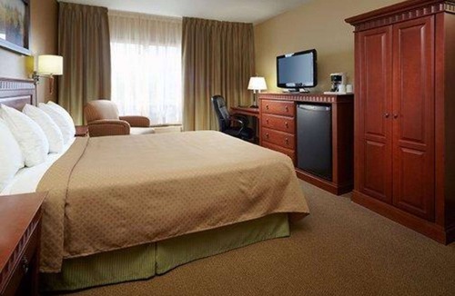 Dorval Hotel | Quality Inn & Suites P.E. Trudeau Airport