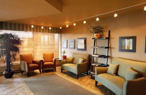 Dorval Hotel | Quality Inn & Suites PE Trudeau Airport