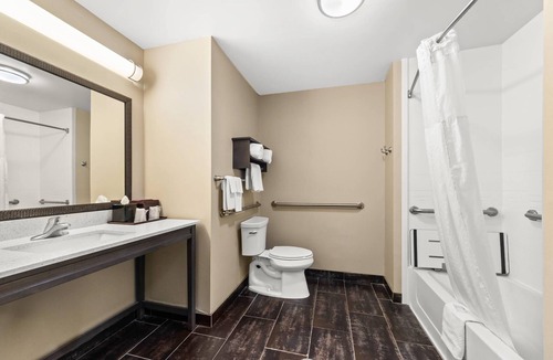 Pearsall Hotel | Quality Inn & Suites Pearsall