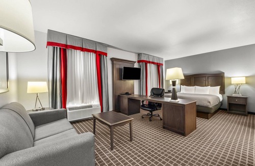 Pearsall Hotel | Quality Inn & Suites Pearsall