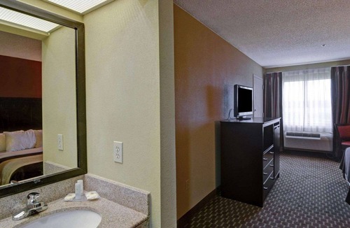 Pine Bluff Hotel | Quality Inn & Suites Pine Bluff