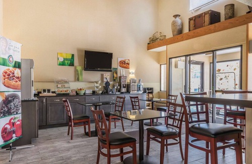 Bairdford Hotel | Quality Inn & Suites Pittsburgh Harmarville