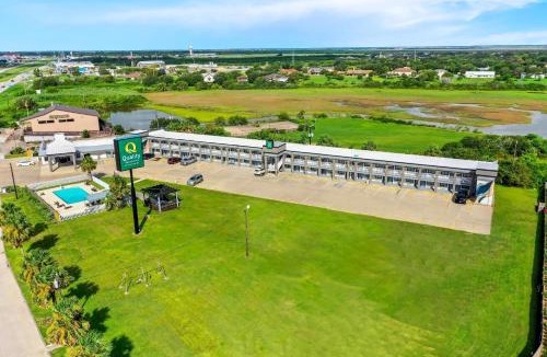 Port Lavaca Hotel | Quality Inn & Suites Port Lavaca near Lighthouse Beach