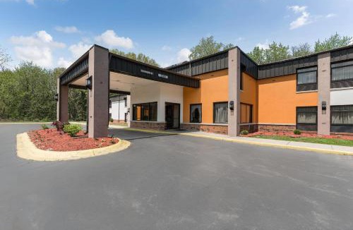 Portage Hotel | Quality Inn & Suites Portage Central