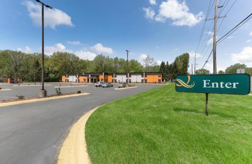 Portage Hotel | Quality Inn & Suites Portage Central
