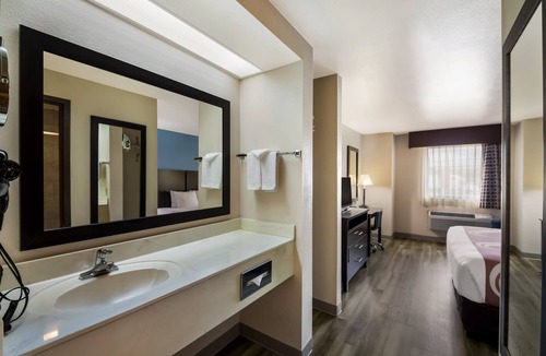 Round Rock Hotel | Quality Inn & Suites Round Rock - Austin North
