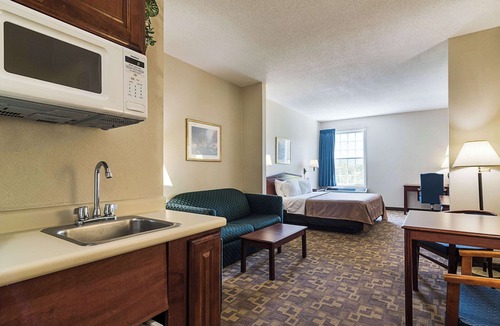Central Bridge Hotel | Quality Inn & Suites Schoharie near Howe Caverns