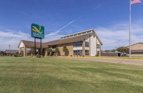 Stuttgart Hotel | Quality Inn & Suites Stuttgart North
