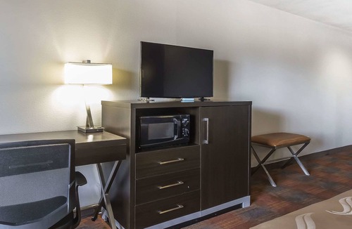 Stuttgart Hotel | Quality Inn & Suites Stuttgart North