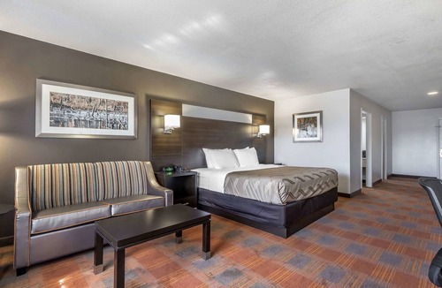Stuttgart Hotel | Quality Inn & Suites Stuttgart North
