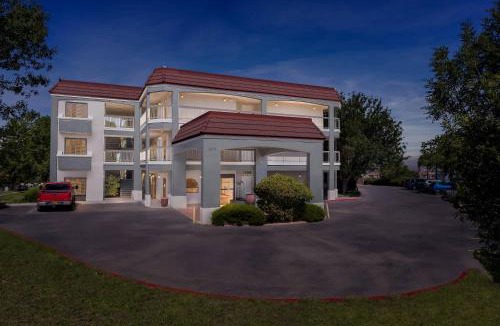 Albuquerque Hotel | Quality Inn & Suites Sunport Airport Albuquerque