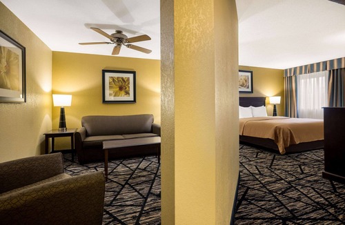 Lindbergh Lawns Hotel | Quality Inn & Suites Syracuse Fairgrounds
