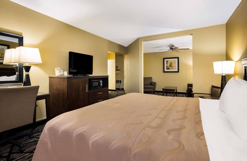 Lindbergh Lawns Hotel | Quality Inn & Suites Syracuse Fairgrounds