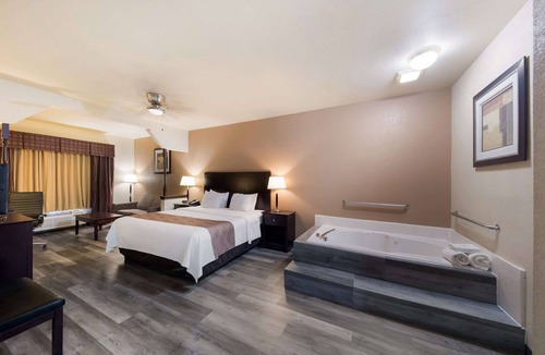 Terrell Hotel | Quality Inn & Suites Terrell