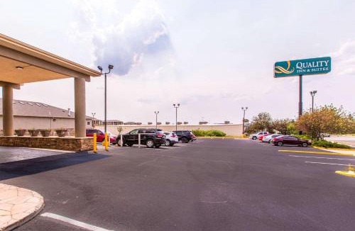 Laramie Hotel | Quality Inn & Suites University