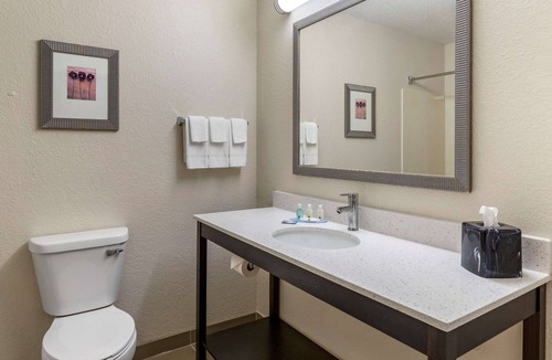 Bay City Hotel | Quality Inn & Suites