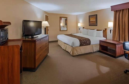 Black River Falls Hotel | Quality Inn & Suites Black River Falls I-94