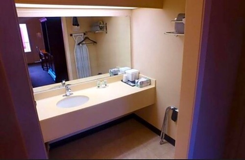 Laurel Hotel | Quality Inn & Suites